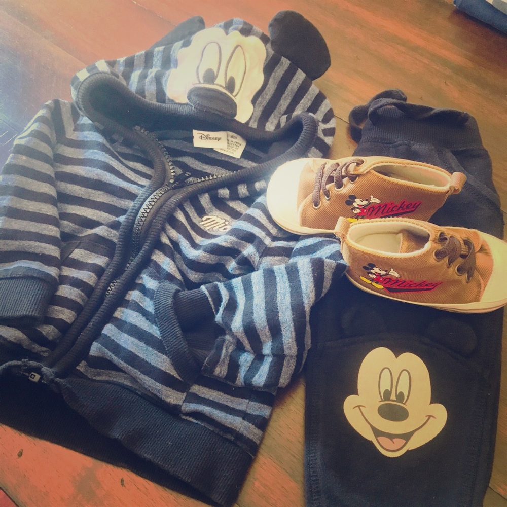 3pc set of Mickey Mouse with shoes 6/9mos Great cd